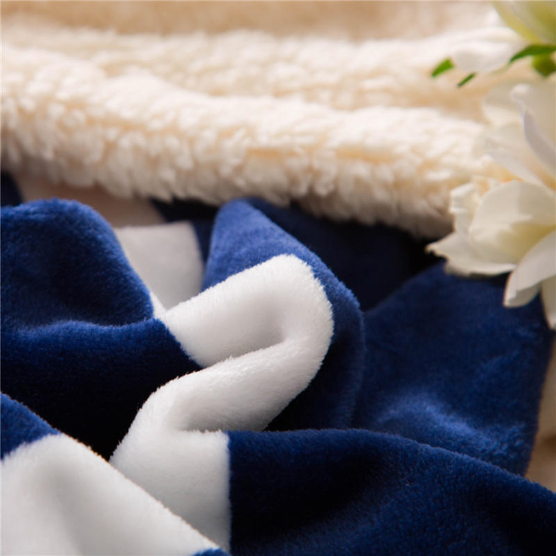 Warm Fleece Throw Simple style