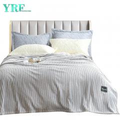 Ultramiękki koc na pościel w kolorze Sandy Brown i White