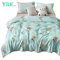 Super miękki koc z zielonym nadrukiem w kwiaty