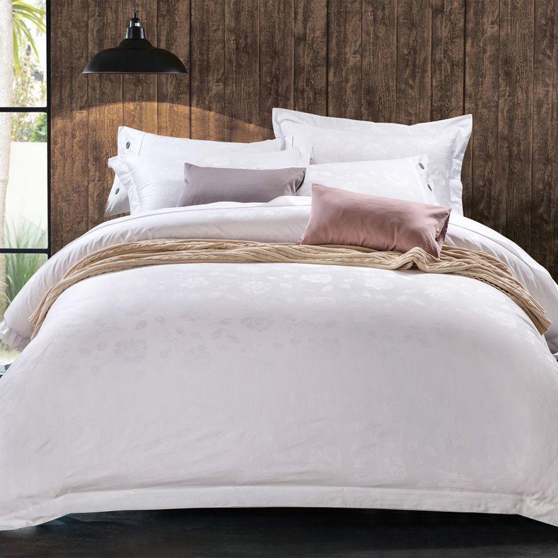 Jak czyścić białe prześcieradła hotelowe?