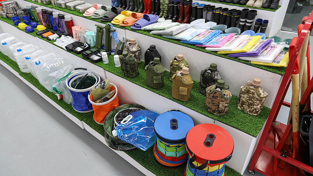 Chinese Factory B2B Wholesale Disaster Relief Waterproof Bucket (Philippines Market): Foldable 5cm Saves 60% Space + 150kg Load-Bearing Air Mattress + 99% Antibacterial Quick-Dry Towel, ISO Certified 